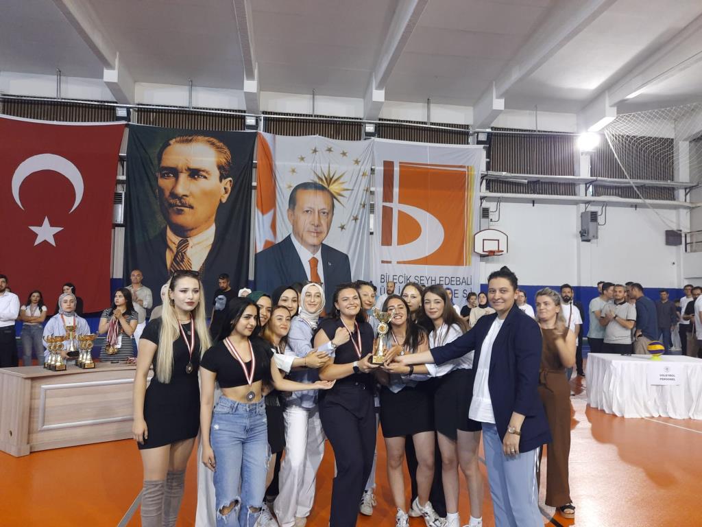 Öğrencilerimizden Voleybolda Büyük Başarı